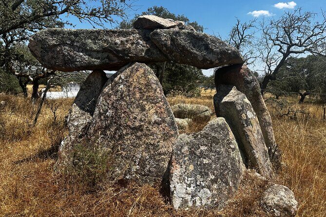 Full Day Megalithic Tour with Lunch Included - Lunch at Restaurante A Ribeira