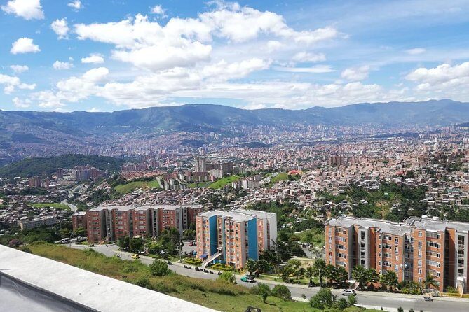 Full day Pablo escobar tour - Key Points