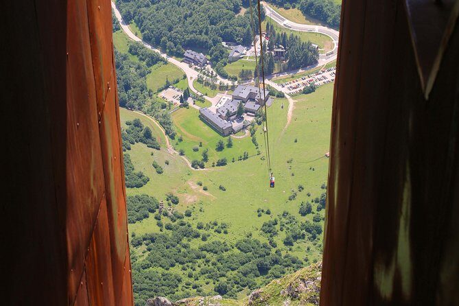 Full Day Private 4WD Tour from Santander to Picos de Europa. Excellent meals. - Exploring the Itinerary in Detail