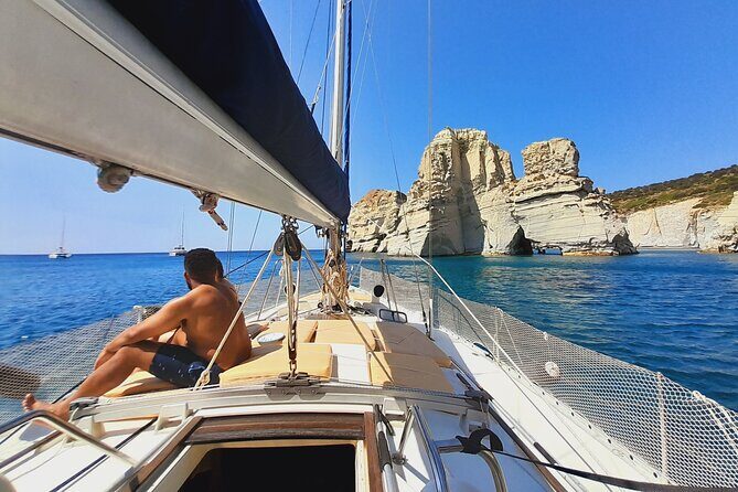 Full day private sailing cruise around Milos island - Key Points