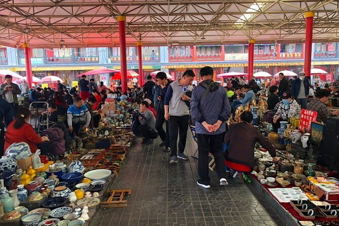 Full-Day Private Tour Panjiayuan Antique Market and Beijing Capital Museum - Key Points