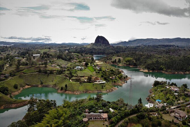 Full Day Private Tour to Guatapé and El Peñol - Key Points