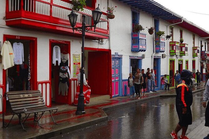 Full Day Private Tour to Valle del Cócora and Salento - Key Points