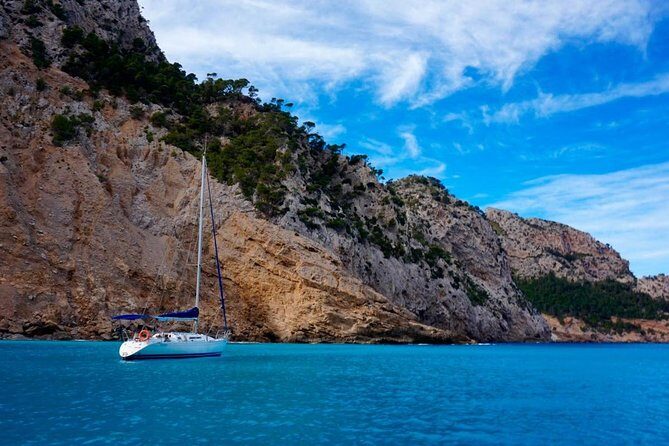 Full-day sailing excursion along the coast - Key Points