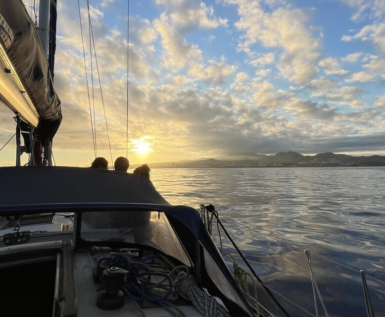 Full Day: Sailing tour with lunch & snorkeling included. - Full Day: Sailing tour with lunch & snorkeling included