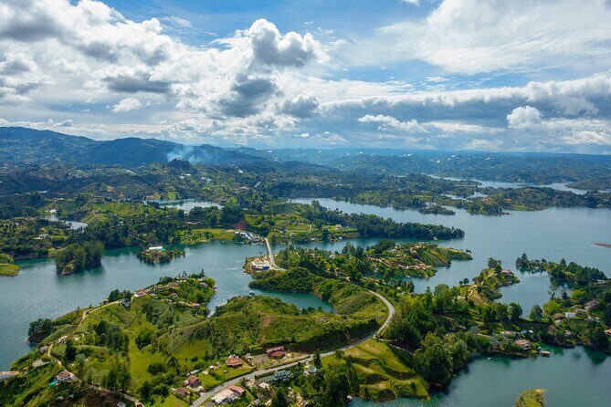 Full-Day Small Group Guatapé Experience - Experience the Authentic Charm of Guatapé in a Full-Day Small Group Tour