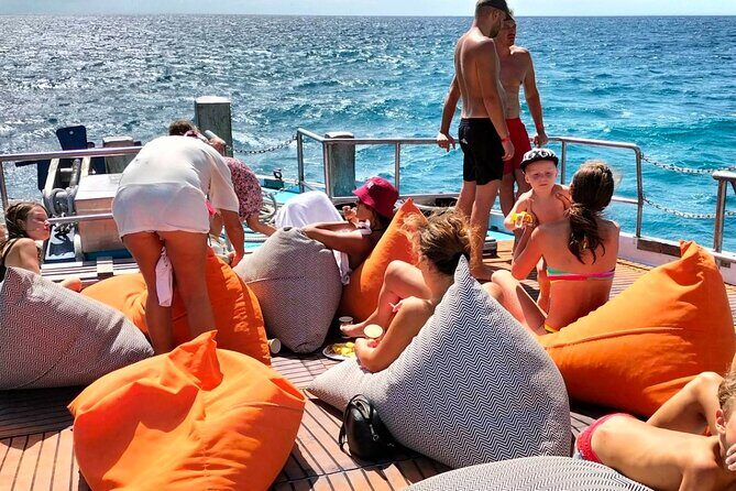 Full day snorkeling adventure around Koh Tao - Lunch & Break at Koh Nang Yuan