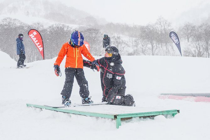 Full Day Snowboard Lesson (6 hours) - A Close Look at the Full-Day Snowboard Lesson in Niigata