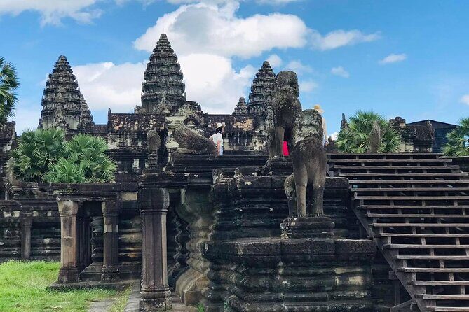 Full Day Tour Phnom Penh to Siem Reap Taxi, Angkor Visit & Return - The Enigmatic Bayon Temple and Angkor Thom