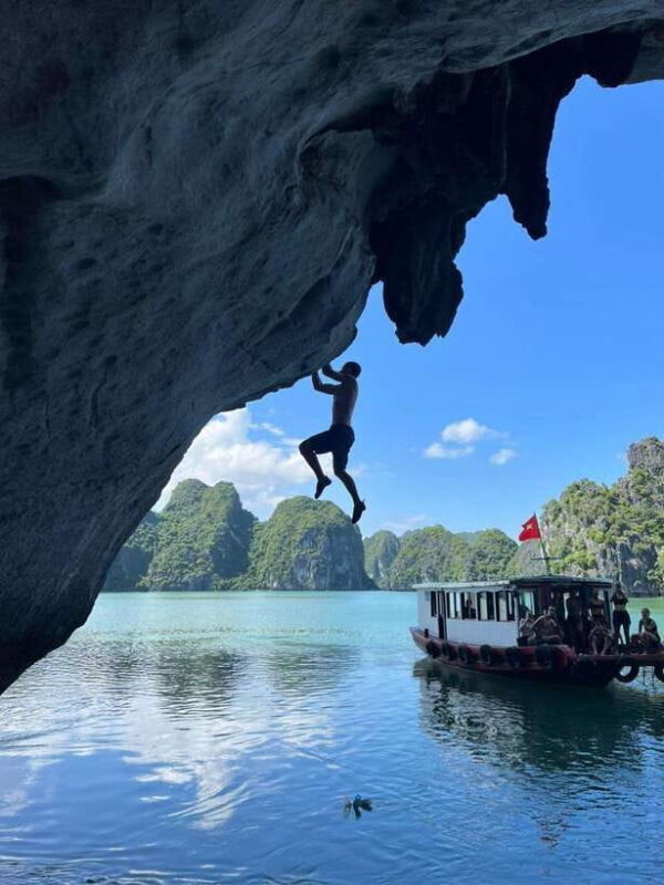 Full Day Tour to Lan Ha Bay with Kayaking, Cliff Jumping - Exploring Lan Ha Bay: An Authentic Adventure