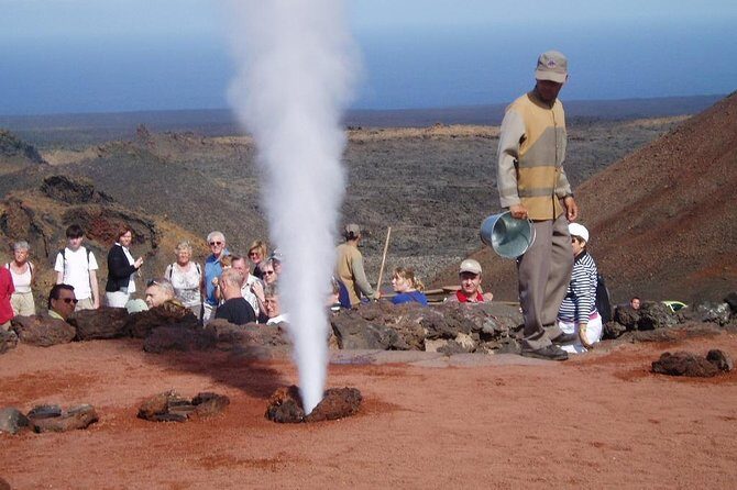 Full Day Tour to Timanfaya, Green Lagoon and La Geria - A Deep Dive into the Lanzarote Experience