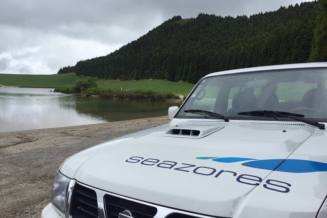 Full Day Wild Lakes 4x4 Tour with Lunch PRIVATE - Key Points