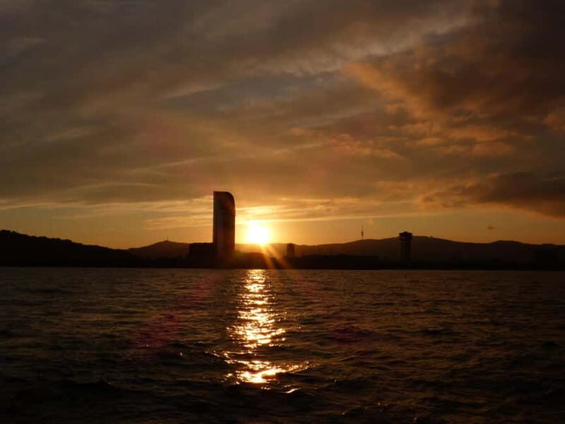 FULL MOON Boat Experience (OpenBar+Local Tapa included) - Discover Barcelona’s Moonlit Waves: An Enchanting Full Moon Sailing Tour Along Barcelonas Coast