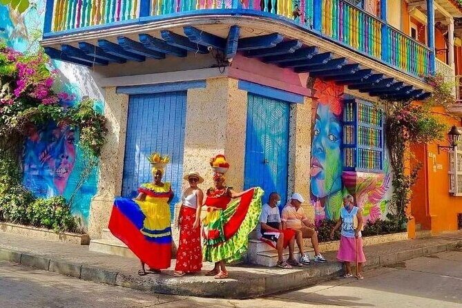 FULL TOUR WITH LUNCH IN FAVORITE PLACE OF ANTHONY BOURDAIN - What Makes This Tour Stand Out?