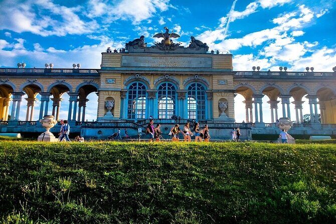 Fun & mobile scavenger hunt through the Schönbrunn Palace Park - An In-Depth Look at the Schönbrunn Palace Park Scavenger Hunt