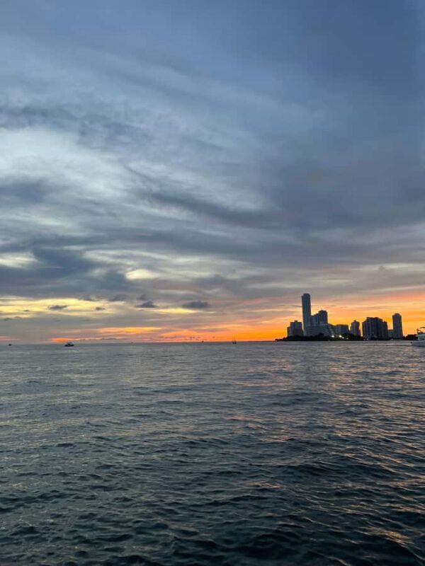 Fun sunset tour with drinks and music included - FAQ