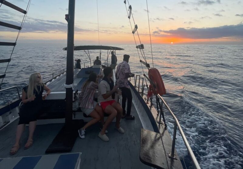 Funchal: Sunset Tour on Traditional Madeiran Boat w/ Drinks - Practical Details and What to Expect