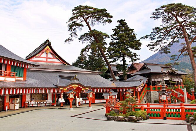 Fushimi Inari Mountain Hiking Tour with a Local Guide - Key Points