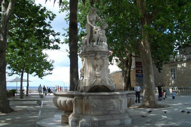 Game of Thrones Extended Tour with Swords and Props - An In-Depth Look at the Dubrovnik Game of Thrones Tour