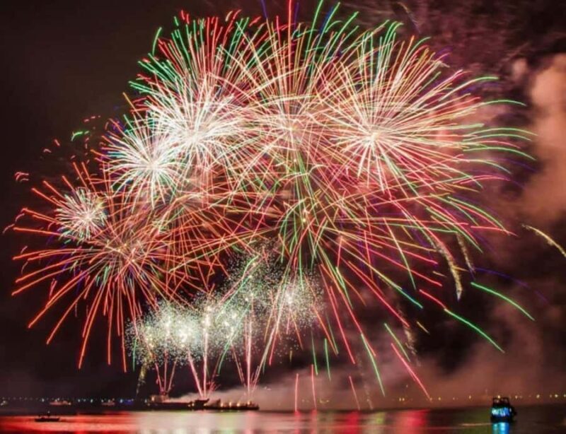Gananoque: 1000 Islands Fireworks Cruise - An In-Depth Look at the Fireworks Cruise