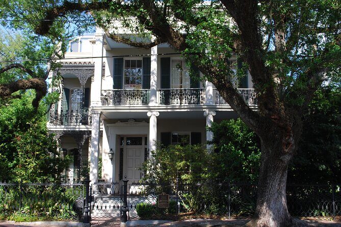 Garden District Tour Extra Small Group of 9 or less - FAQs