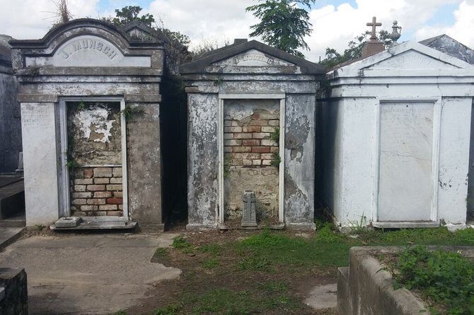 Garden District Walking Tour of New Orleans - Exploring the Garden District: The Heart of the Tour