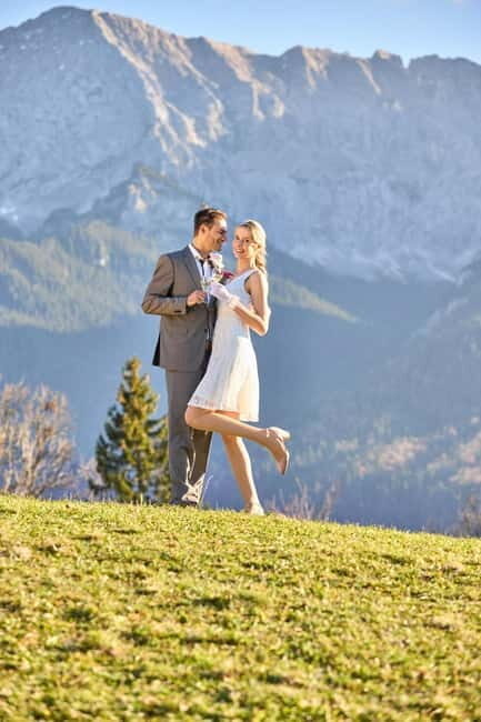Garmisch-Partenkirchen: Proposal with Photographer & Dinner - Descending and Recharging