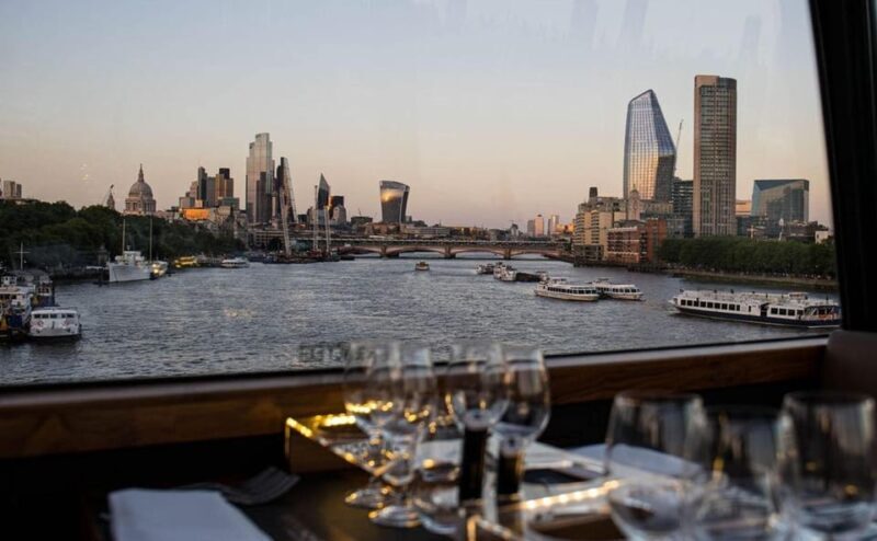 Gastronomic 6-course fine-dining dinner on Luxury London Bus - Key Points