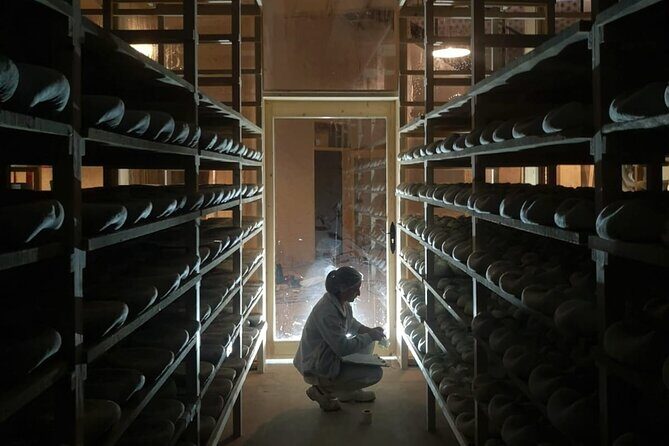 Gastronomic Experience in the Caves of Hoya de la Iglesia - Key Points