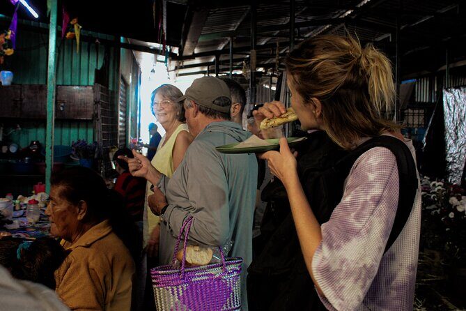 Gastronomic Route in the Root and Flavor Market - Supporting Local Vendors and Authentic Corners