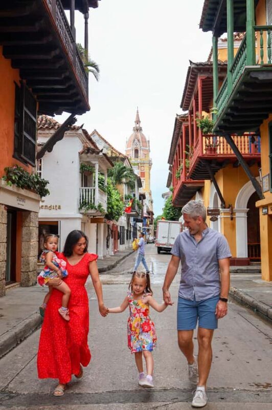 Gastronomic tour and professional photos in the old city - Key Points