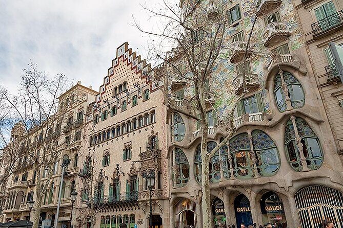 Gaudi & Sagrada Familia Donation-Based Tour in English - A Deep Dive into the Gaudí & Sagrada Família Tour