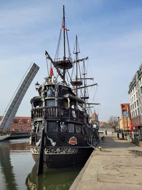 Gdansk: 8:30PM Evening Cruise With Live Music on Black Pearl - A Detailed Look at the Gdansk Evening Cruise
