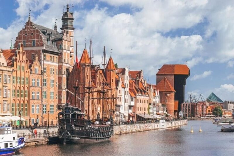 Gdansk : Highlights & Hidden gems Walking Tour - Key Points