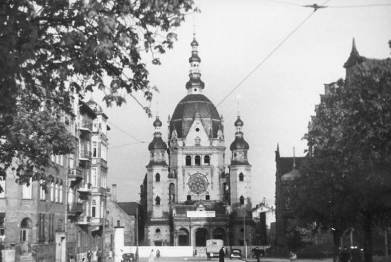 Gdansk: Jewish Heritage Guided Private Walking Tour - Key Points