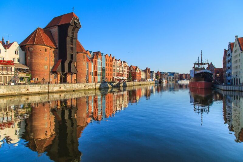 Gdansk: Luxury Old Town Walking Tour For Scandinavians - Key Points
