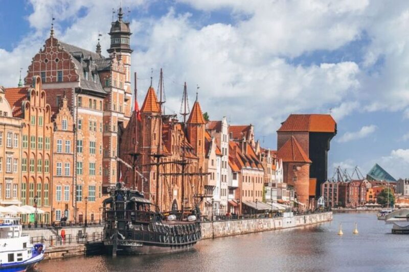 Gdansk: Private custom walking tour with a local guide - FAQ