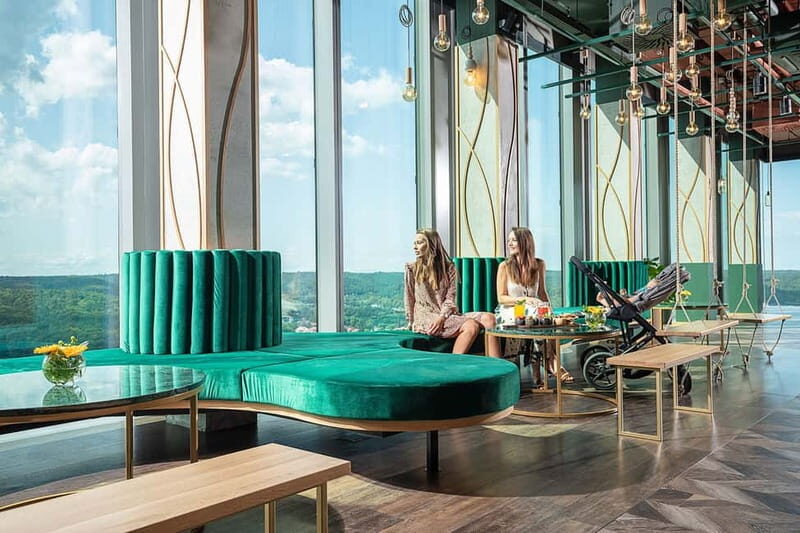 Gdask: Olivia Star Sky-High Views, Dinner, and Cocktails - The Experience: What You Can Expect