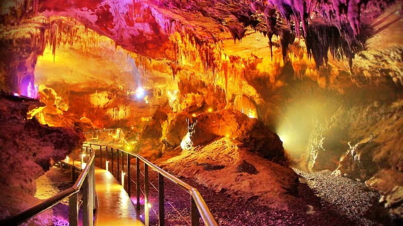 Gelati Momastery, Prometheus Cave, Sanatoriums and winetour - Key Points