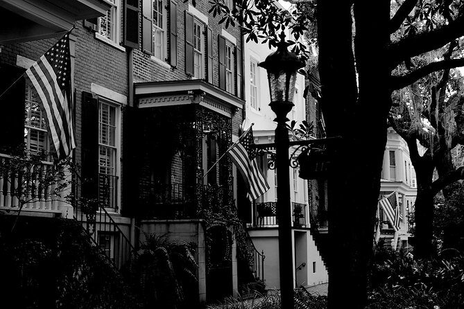 Genteel and Bard's Savannah Dark History and Ghost Encounter Walking Tour - Key Points
