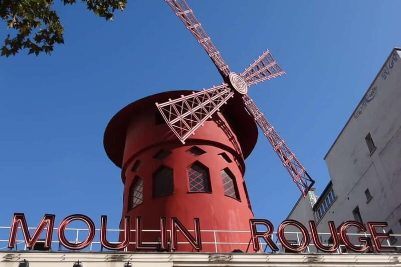 German private Walking Tour through Montmartre & Passages - Key Points