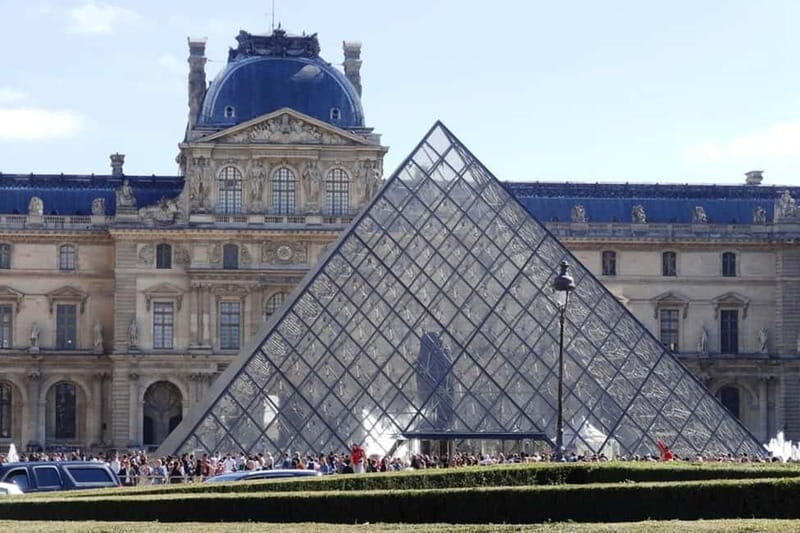 German private Walking Tour through Montmartre & Passages - Who Should Book This Tour?