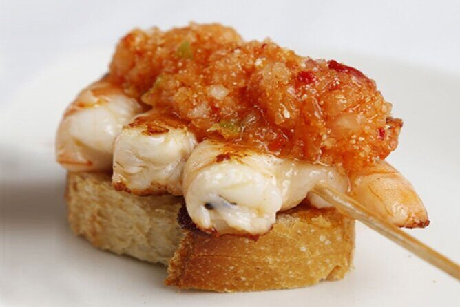 Get lost in the last classic pintxo taverns - Key Points