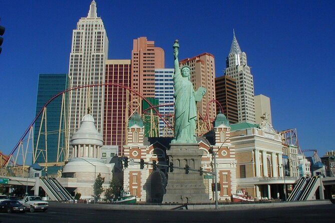 Get Married In Vegas Wedding Officiant - What to Expect from Your Vegas Elopement