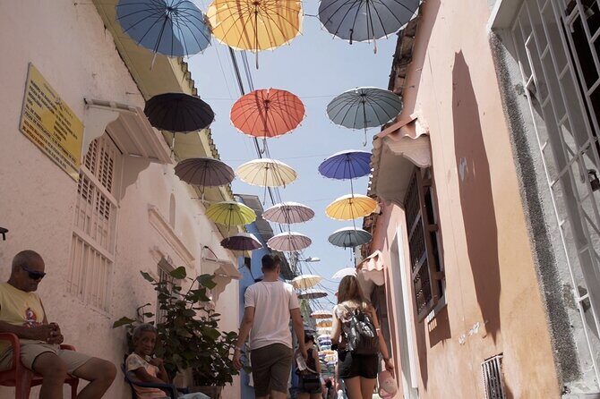 Getsemani neighborhood in group: art and culture with Audio System - A Closer Look at the Itinerary