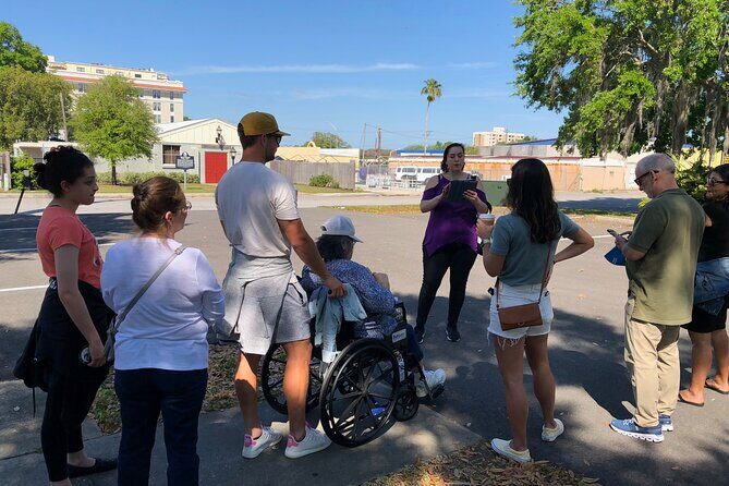 Ghost Tour and Pub Crawl - The First Stops: Setting the Stage with Local History