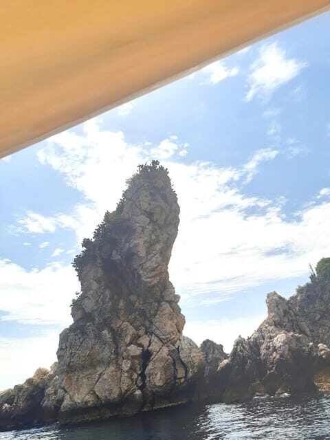 Giardini Naxos: Isola Bella and Grottos Cruise with Aperitif - Who Will Enjoy This Experience?