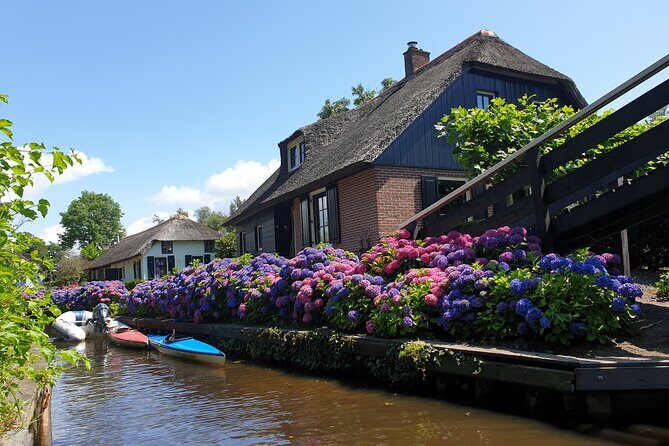 Giethoorn and Zaanse Schans Day Tour with Small Boat Ride - Key Points