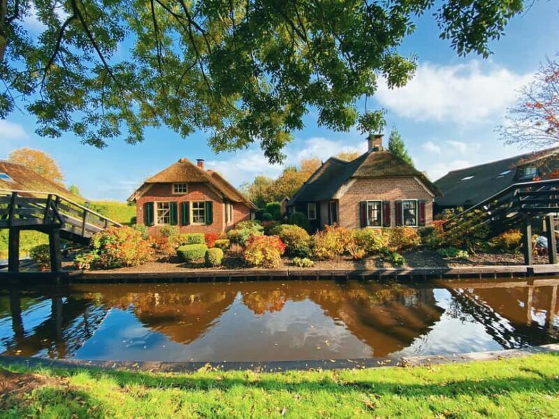 Giethoorn: Canal Cruise with Drop-Off in City Center - Key Points