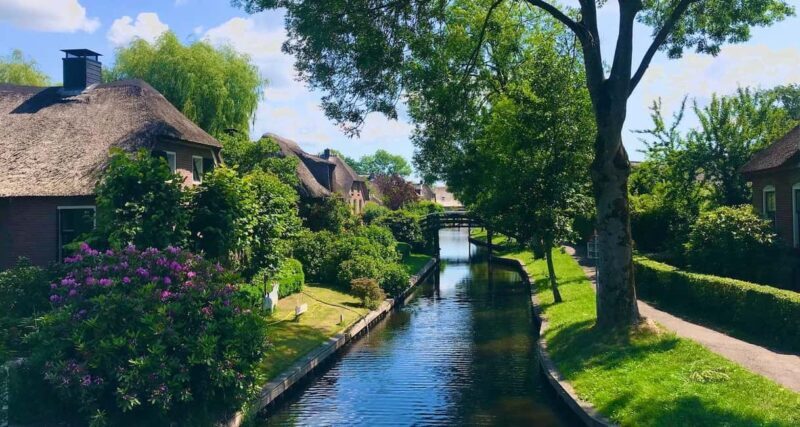 Giethoorn: Canal Cruise with Drop-Off in City Center - A Detailed Look at the Experience